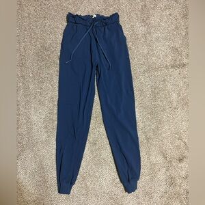 lululemon athletica keep moving joggers size 2